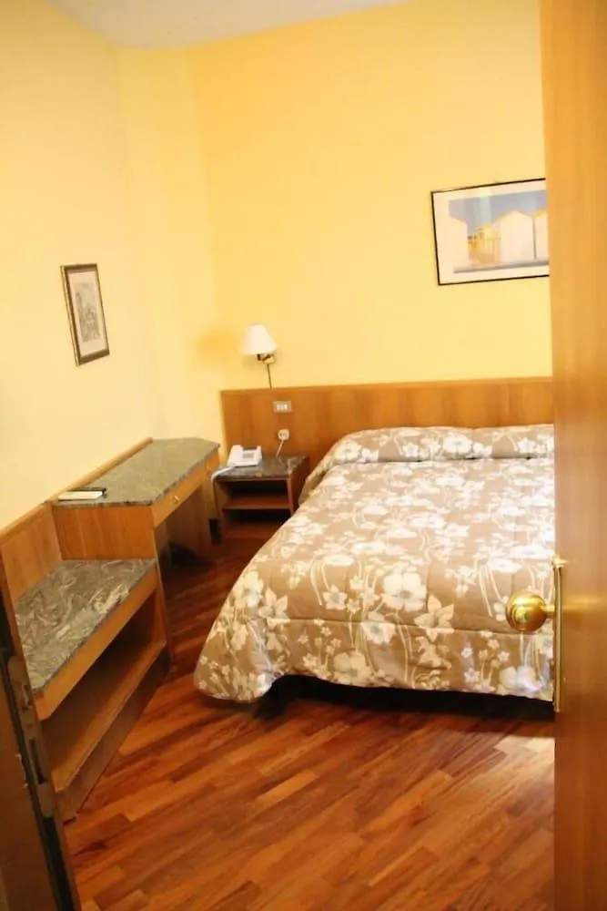 Hotel Vecchia Milano 3*, Milan
